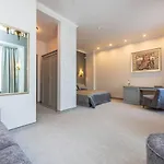 Senoji Hansa 3*