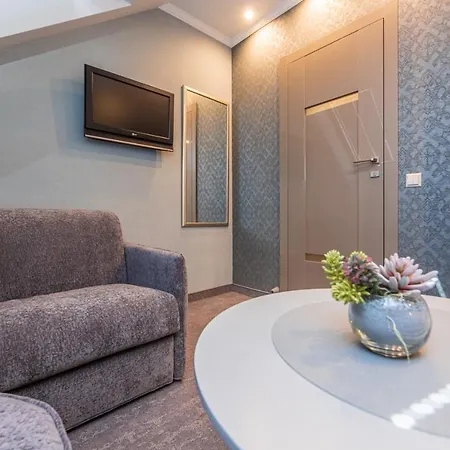 Senoji Hansa Szálloda 3*