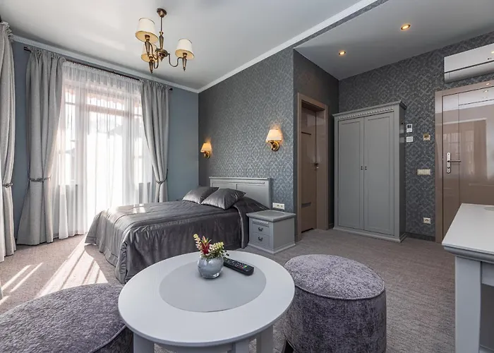 Senoji Hansa Hotell 3*